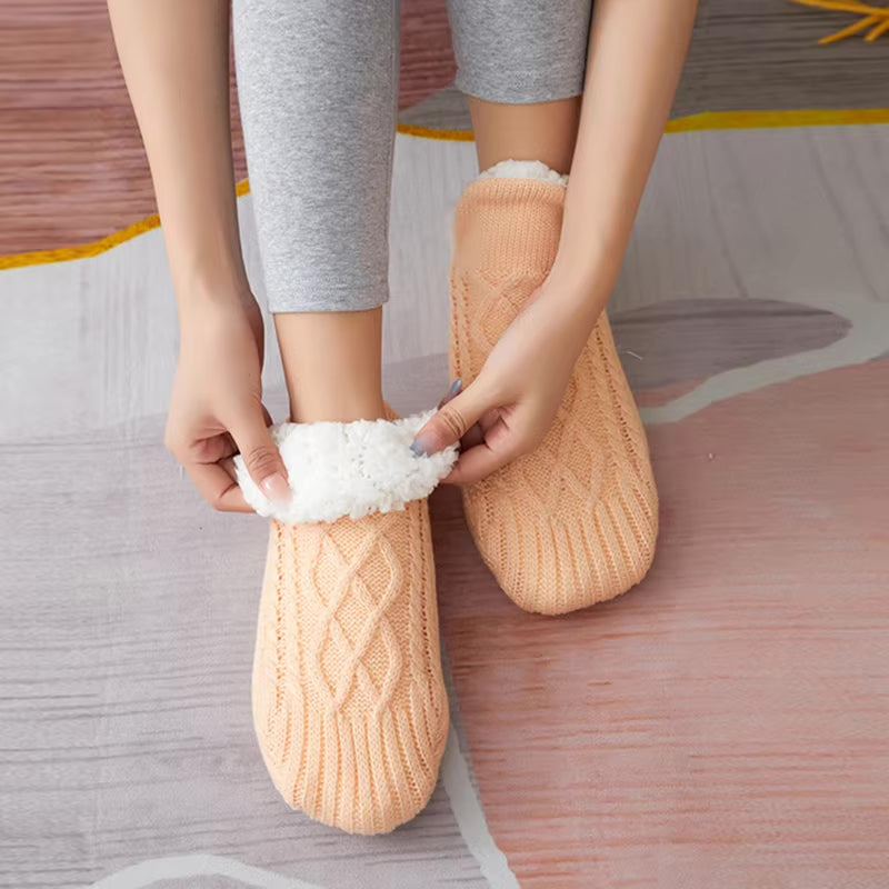 (Nuevos) Calcetines tipo pantuflas de felpa antideslizantes para hombres y mujeres