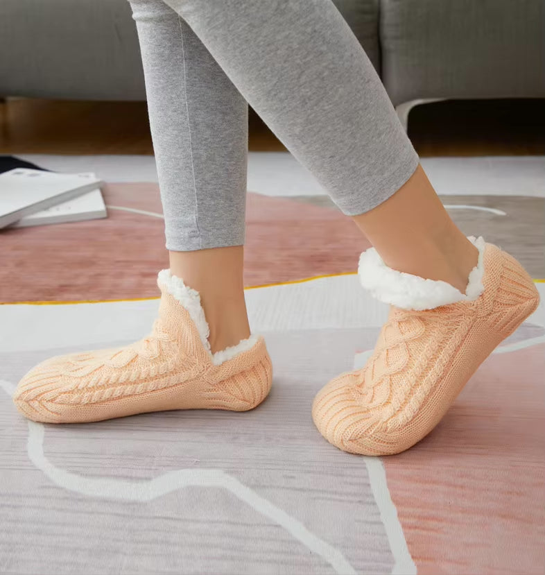 (Nuevos) Calcetines tipo pantuflas de felpa antideslizantes para hombres y mujeres