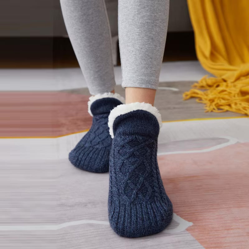 (Nuevos) Calcetines tipo pantuflas de felpa antideslizantes para hombres y mujeres
